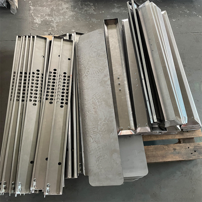 Caixa de luz de chapa de metal de armazenamento elétrico com diferentes knockouts com base no tamanho